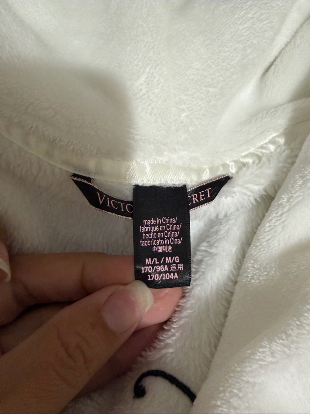 Victoria's Secret White Plush Hooded Robe Jacket - Picture 3 of 3